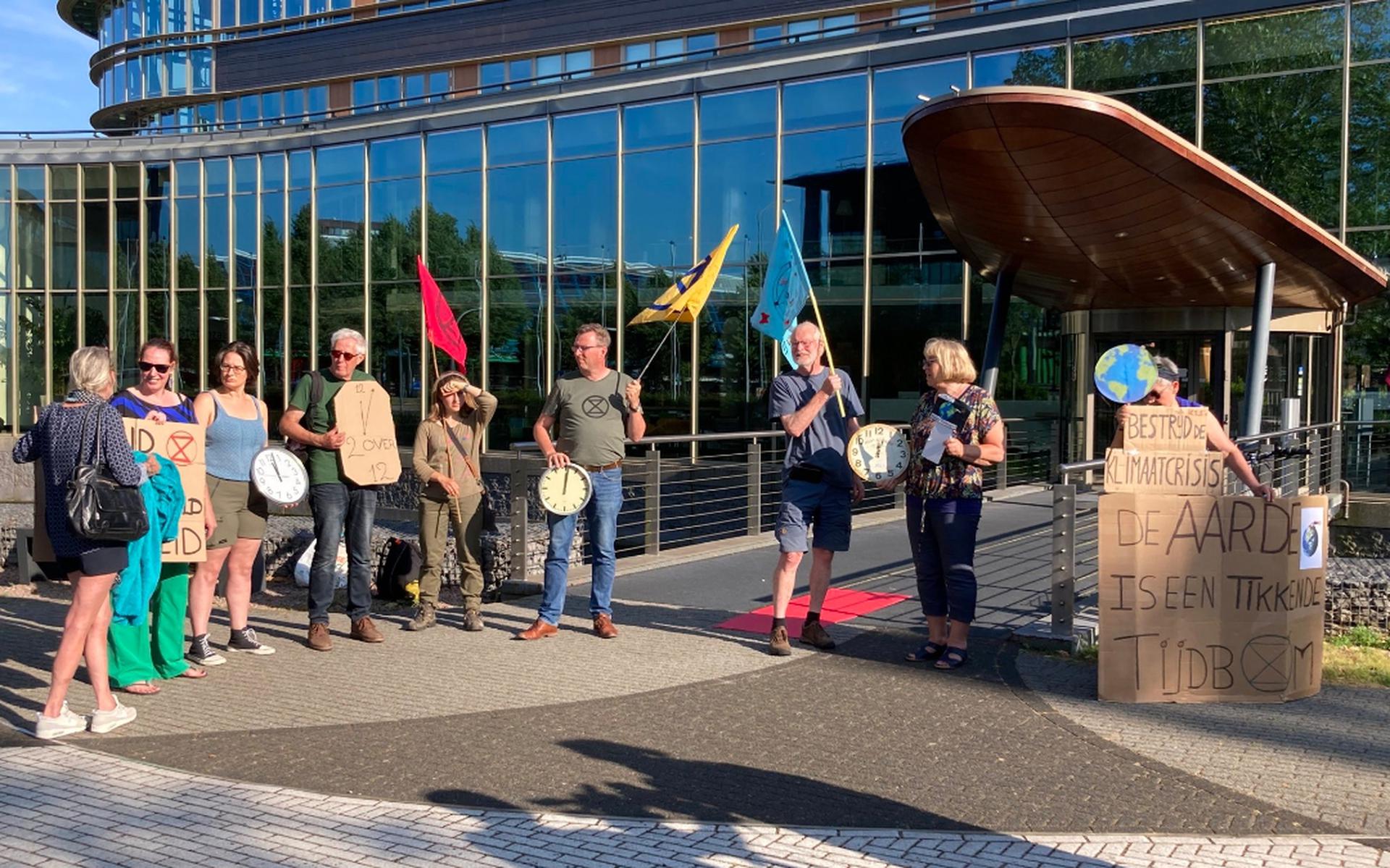 Extinction Rebellion Voert Actie Tegen Nieuw Coalitieakkoord Flevoland ...